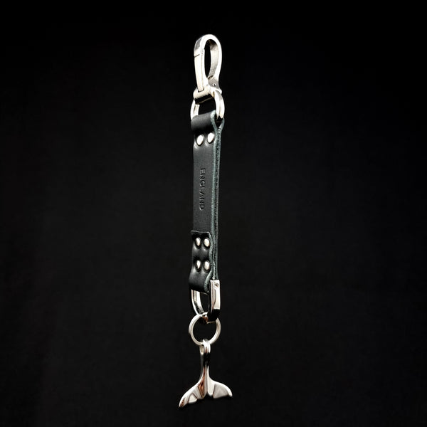 BLACK LEATHER KEYRING ACCESSORY WITH FISHTAIL CHARM