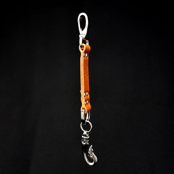 BROWN LEATHER KEYRING ACCESSORY WITH HOOK CHARM