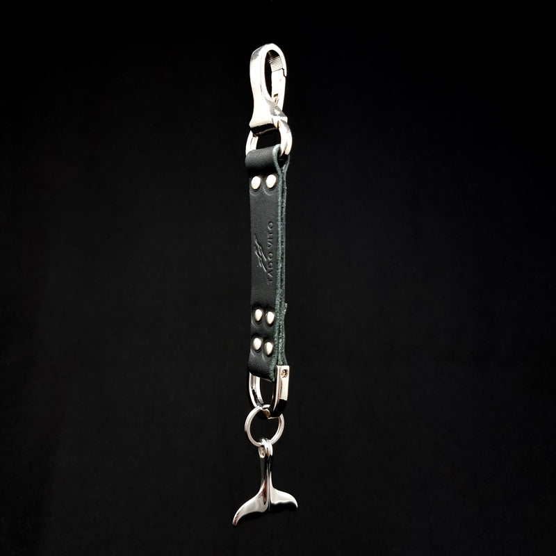 BLACK LEATHER KEYRING ACCESSORY WITH FISHTAIL CHARM